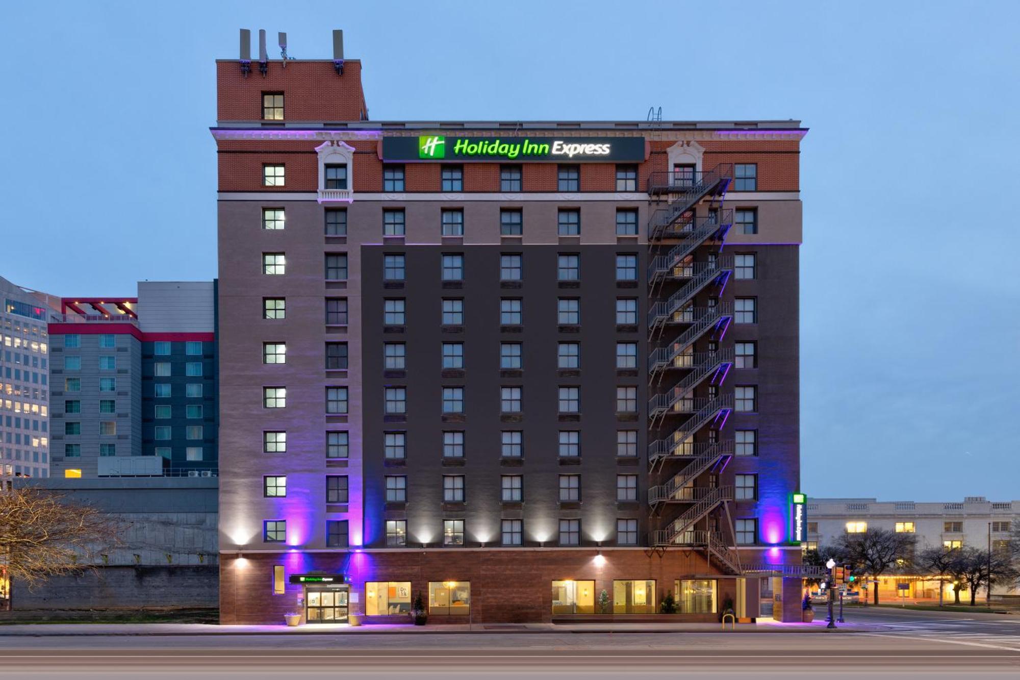 Holiday Inn Express - Dallas Downtown By Ihg Екстериор снимка